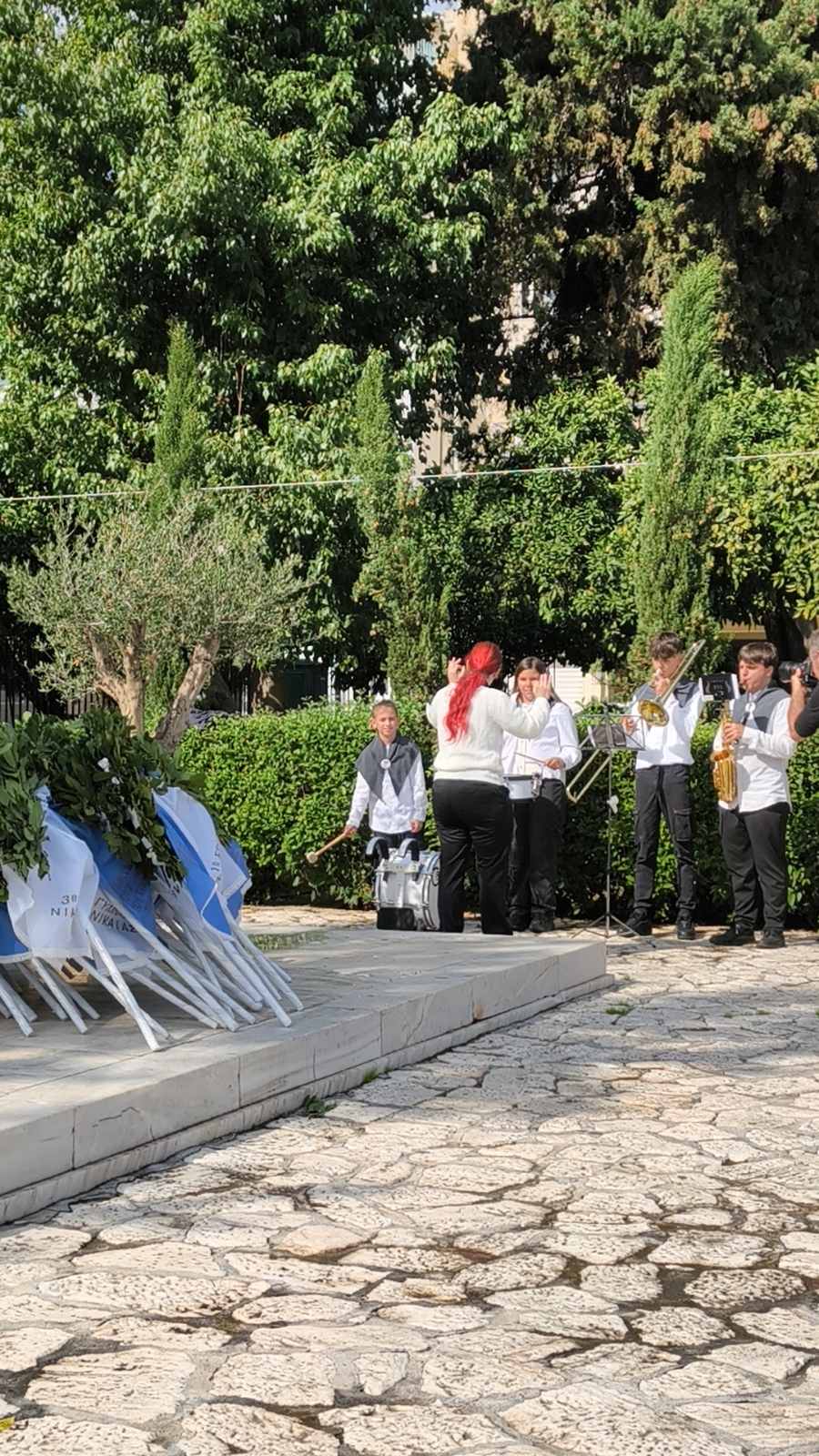 You are currently viewing ΜΠΑΝΤΑ Χ.Α.Ν ΝΙΚΑΙΑΣ- ΣΥΜΜΕΤΟΧΗ ΣΤΗΝ ΚΑΤΑΘΕΣΗ ΣΤΕΦΑΝΩΝ ΤΗΣ 28ης ΟΚΤΩΒΡΙΟΥ